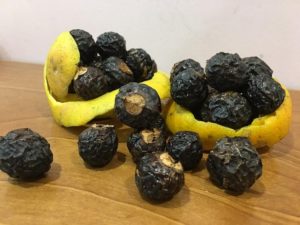 Đua nhau mua quả bồ hòn về làm sữa rửa mặt, nước giặt